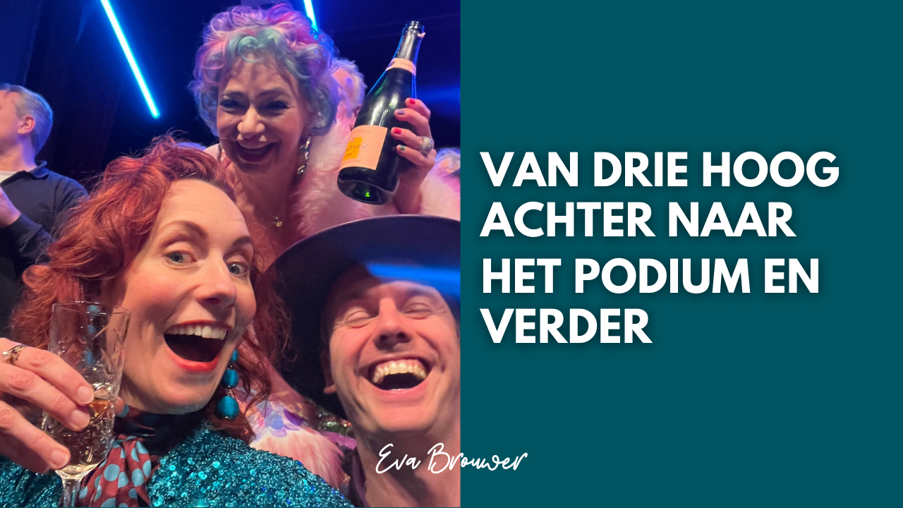 Pak je Podium TV 321 Van 3 hoog achter naar het podium en verder